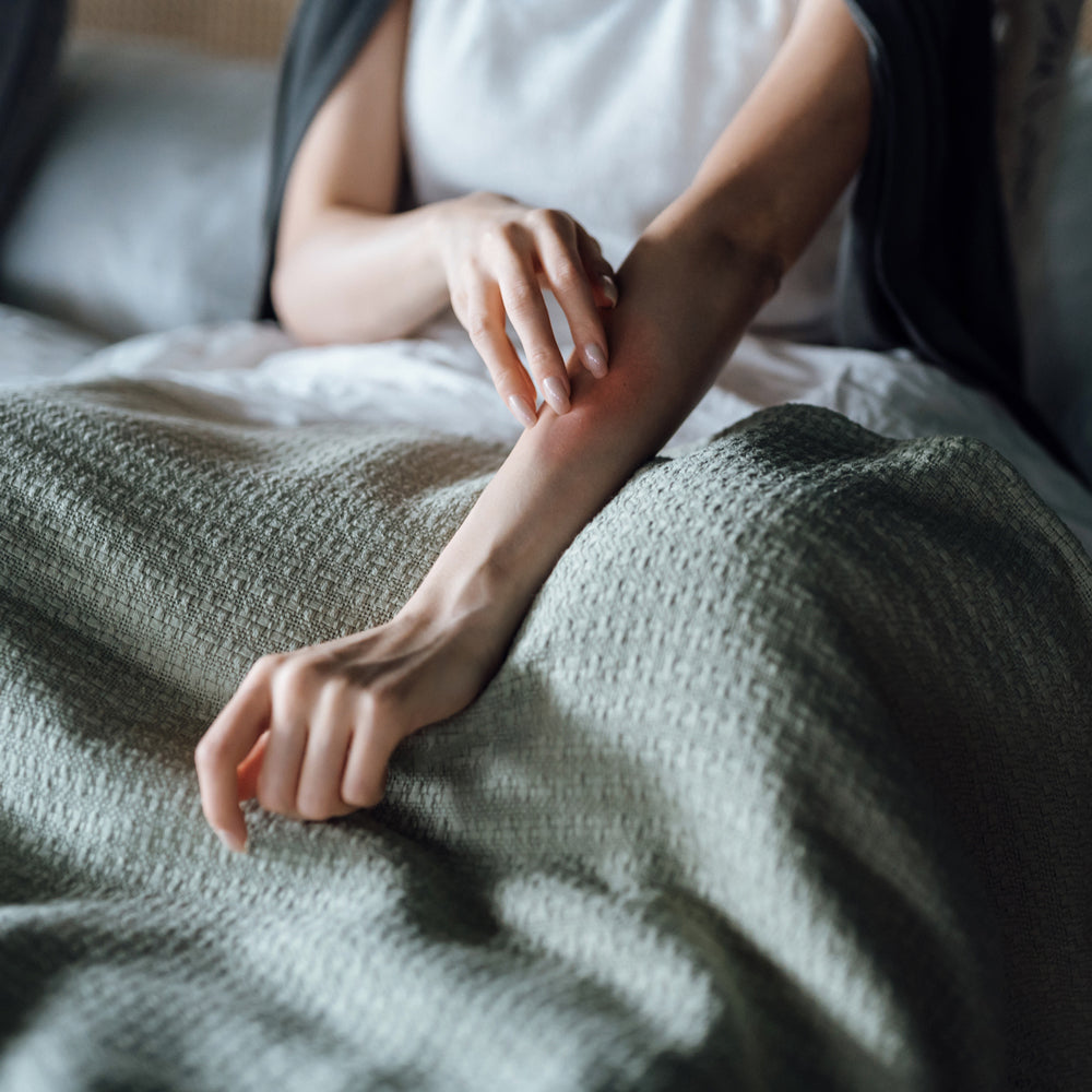 Neurodermitis: Warum der Juckreiz abends schlimmer wird und was wirklich hilft