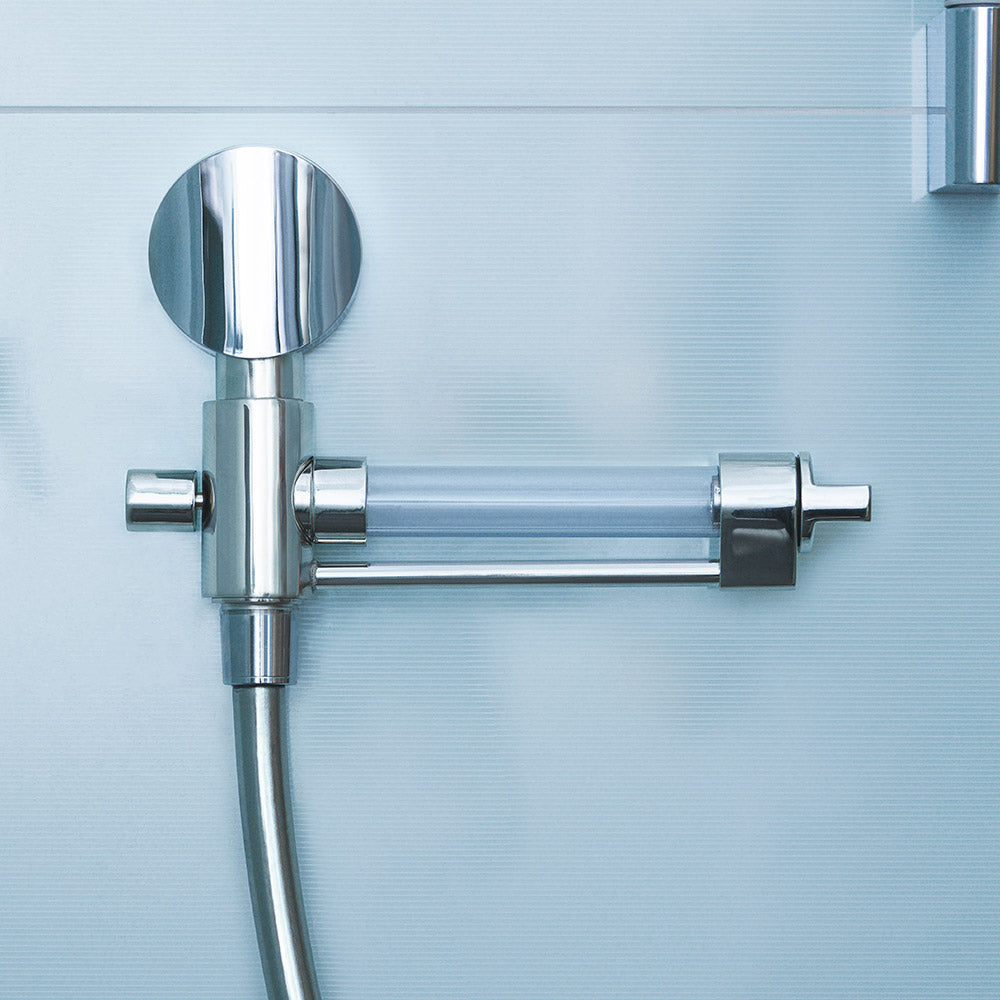 In nur 2 Minuten montiert. Die shower+ BASE+ für das perfekte Duscherlebnis mit Meersalz.