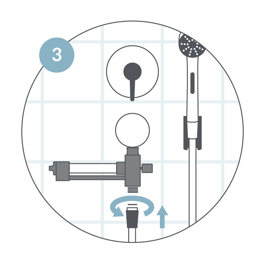 Befestige den Duschschlauch an der Base+
